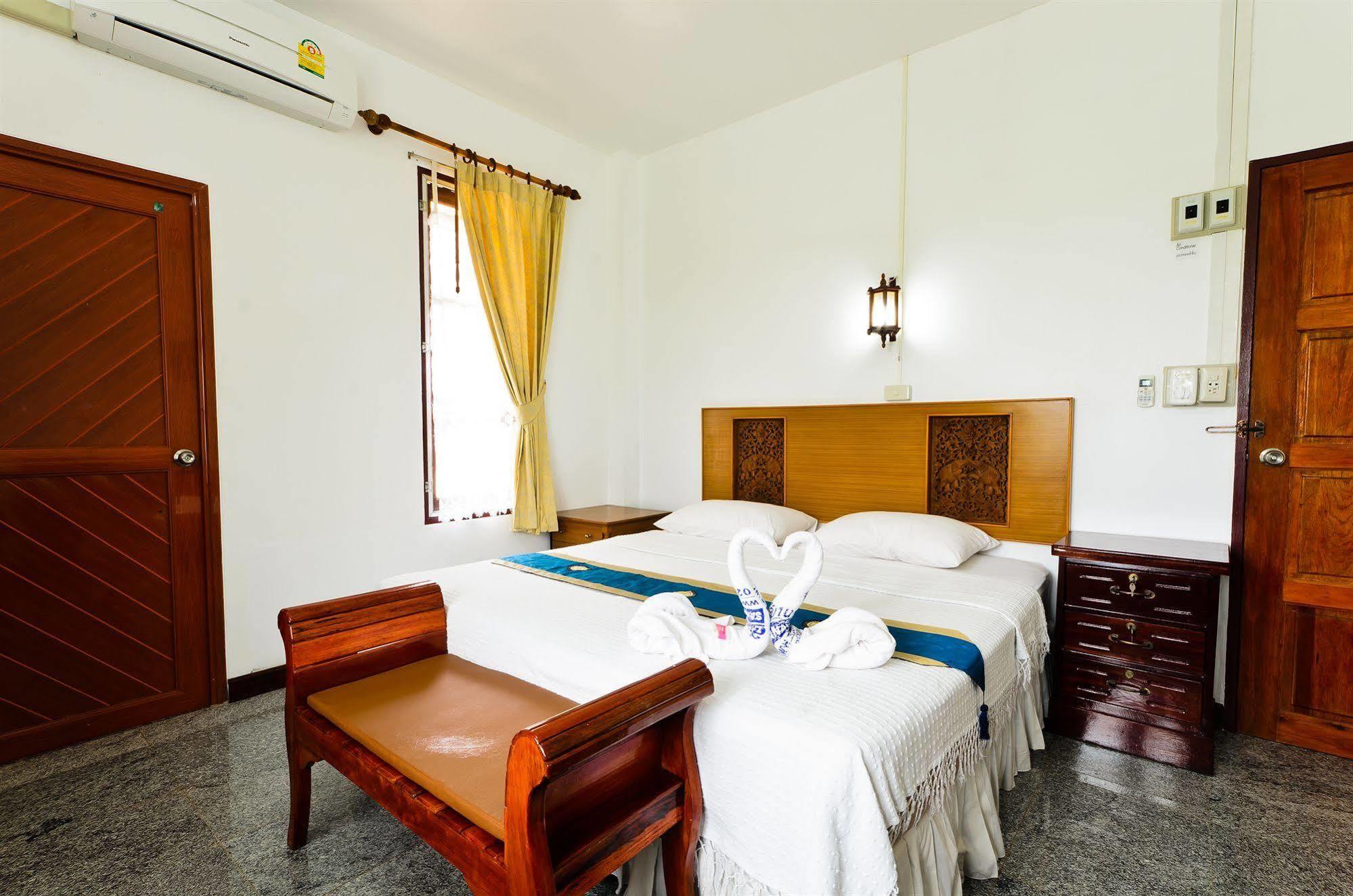 Sananwan Beach B&B Bang Saphan Noi Buitenkant foto