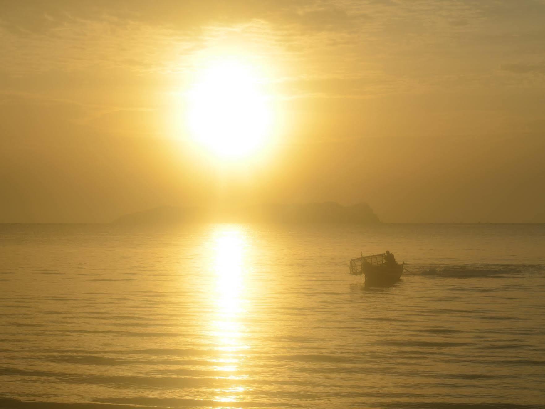 Sananwan Beach B&B Bang Saphan Noi Buitenkant foto
